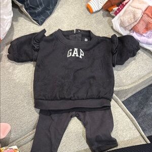GAP Baby Outfit flowers